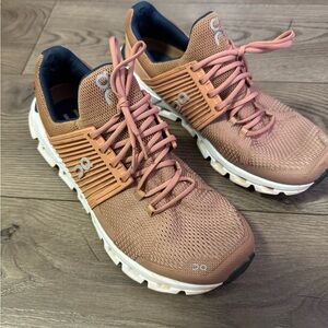 On Cloud Women's Size 10.5 CloudSwift Coral color Running Shoes